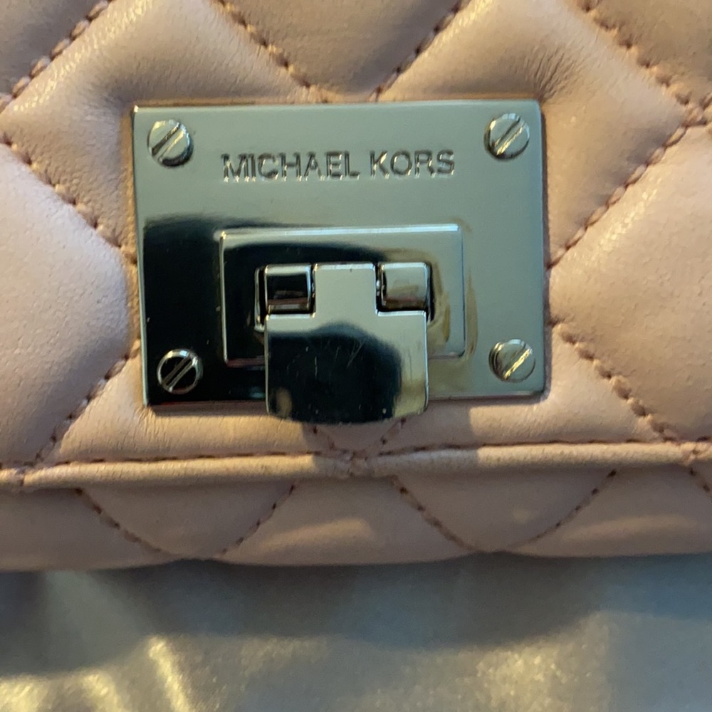 Michael Kors blush colored wallet - Picture 4 of 5